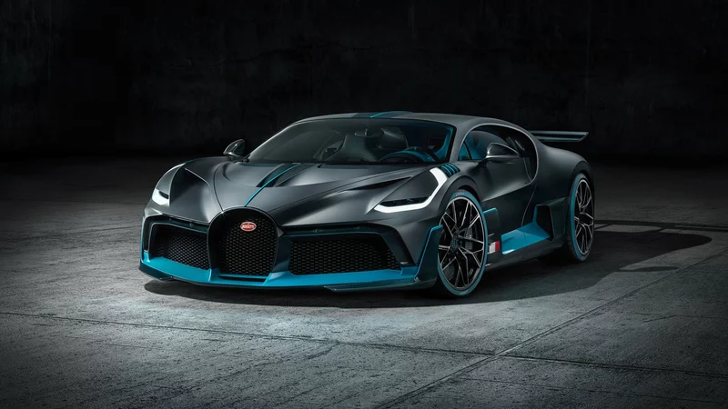 Bugatti Divo attacks the Nürburgring.