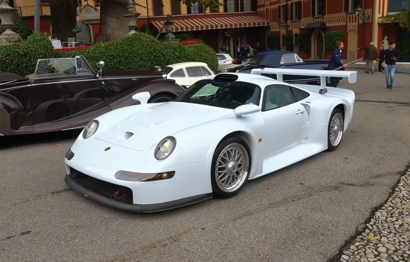 A very rare prototype version of the Porsche 911 GT1 Streisen has been spotted on the road.