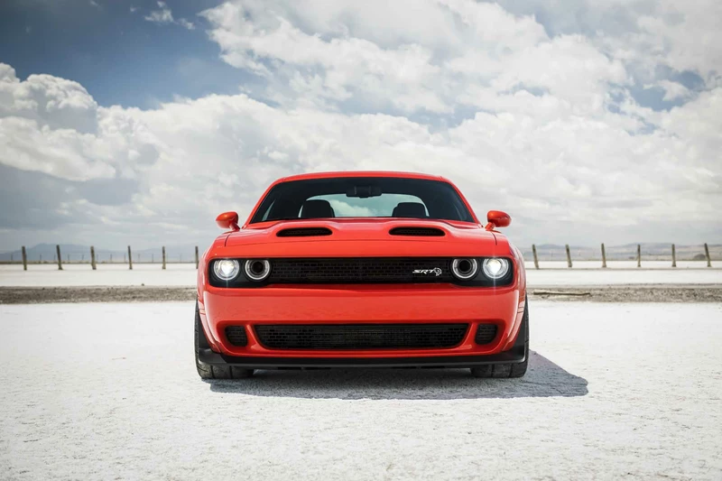 The manual transmission option of the Dodge Challenger Hellcat will disappear in 2021.