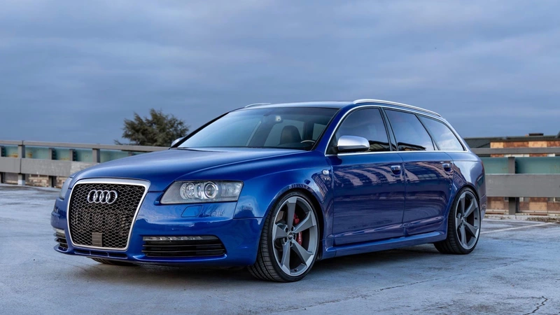 2007 Audi S6 Avant on sale in the U.S., meeting the need to carry the V-10 cylinder.