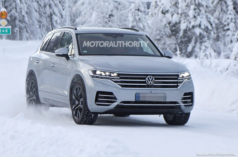 Spy shots of the 2024 Volkswagen Touareg.