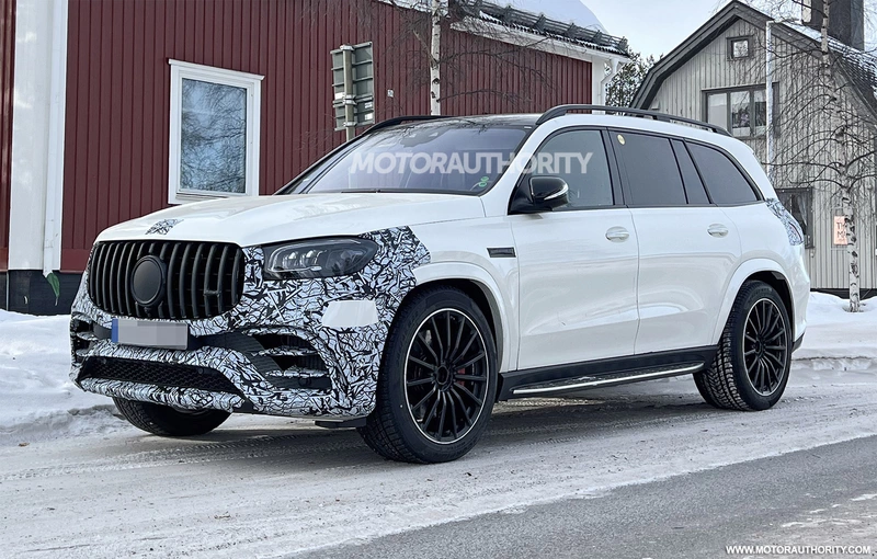 Spy shot of 2024 Mercedes-Benz AMG GLS 63