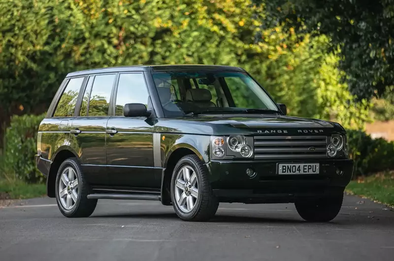 Auction of Queen Elizabeth's 2004 Range Rover hats