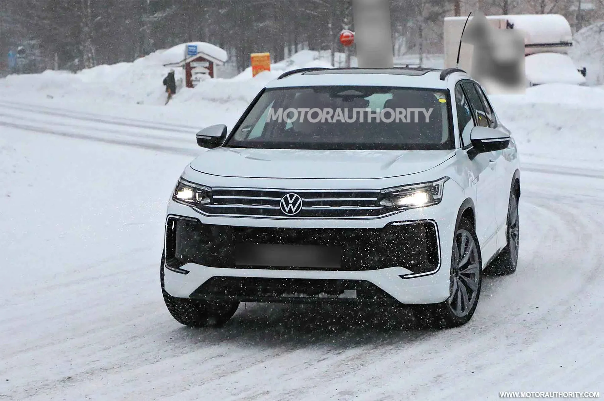 2025 VW Taylon caught on video, hinting at new Tiguan for the U.S.