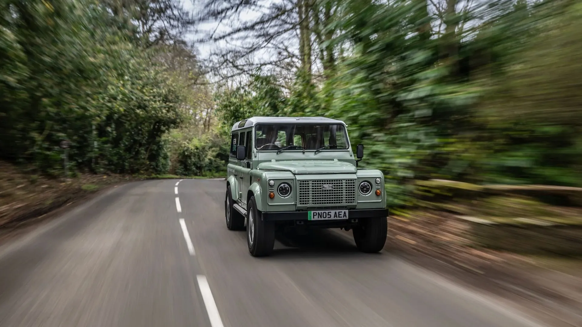 Land Rover Defender Adopts In-Wheel Motor for Electric Rest Mods