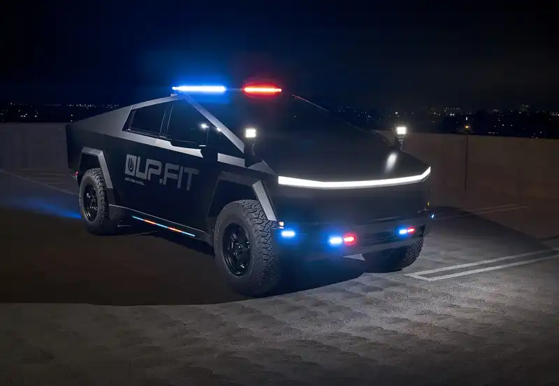 Cybertruck police cars, ChatGPT, and next-generation Apple CarPlay: this week strikes back.